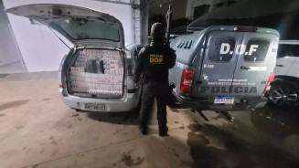 Polícia prende veículo carregado com cigarros contrabandeados