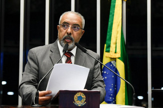 Senador celebra aprovação da igualdade salarial entre mulheres e homens