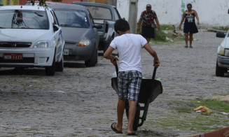 Brasil resgata 702 crianças do trabalho infantil