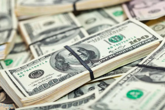 Dólar opera em queda e vai a R$ 4,85