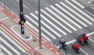 CCJ aprova projeto que dispensa registro no Detran para uso de moto em entregas