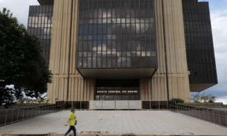 Atividade econômica tem alta de 0,56% em abril