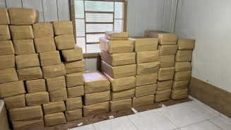 Polícia fecha depósito de organização criminosa de tráfico internacional