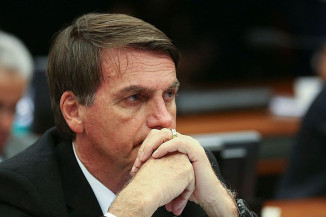 Sessão que julga inelegibilidade de Bolsonaro é suspensa e volta amanhã