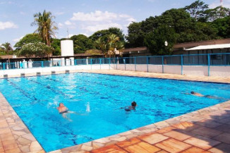 UFGD abre novas turmas para aulas gratuitas de natação e hidro