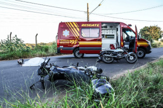 Mulher morre em batida entre motos na Capital