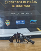Homem é preso com arma após descumprir medida protetiva