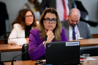 Projeto aprovado na CAS permite que menor de 18 anos visite pais internados