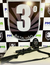 Homem é preso após ameaçar a mãe e a irmã com um rifle