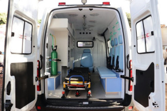 Com recursos próprios da Prefeitura, Sems entrega ambulância para atender distritos de Dourados
