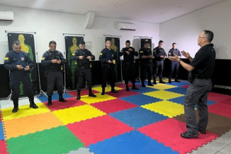 Equipe da Guarda Municipal de Dourados é treinada para utilizar novas arma de choque