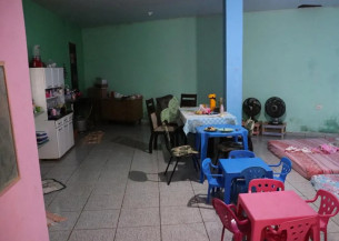 Dona de creche que torturava e dopava crianças é levada para presídio