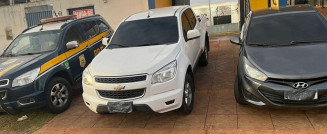 Dois são presos e polícia recupera carros roubados na BR-463