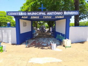 Suspeito é indiciado por violar túmulo e deixar nu corpo da mãe de ex-prefeito