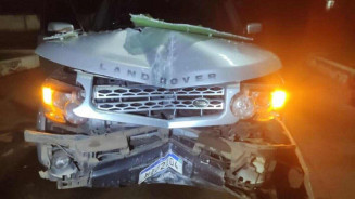 Homem com CNH cassada é preso após bater carro em prédio de prefeitura