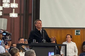 Bolsonaro chama Lula de jumento e vê missão de voltar à Presidência