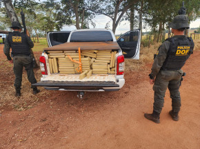 Caminhonete furtada é recuperada com quase duas toneladas de drogas