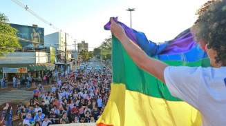 Parada LGBTQIA+ será sábado com trio elétrico e shows na praça