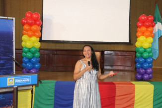 Servidores participam de palestra para discutir atendimento ao público LGBTQIANP+