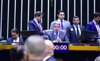 Deputados aprovam regime de urgência para oito projetos de lei