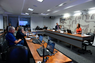 País não sabe como pagar por psicólogo e assistente social na escola