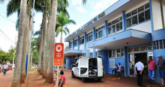 Homem esfaqueia filho por não receber dinheiro para comprar drogas, apanha e morre no hospital