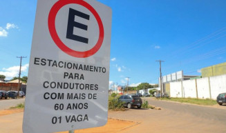 Comissão aprova projeto que exige sinalização “60+” ou “80+” para indicar direitos de pessoas idosas