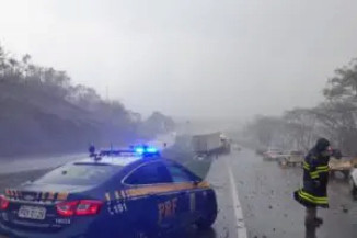PRF alerta motoristas sobre condução em pista molhada