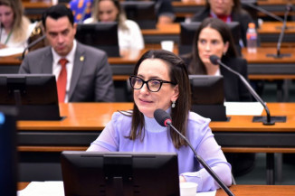 CCJ aprova exigência de nível técnico para profissional que auxilia aluno com deficiência na escola