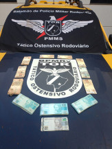 Homem é preso com notas falsas e pneus contrabandeados