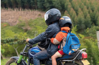 Motociclista que transporta criança menor de 10 anos pode ter suspensão direta da CNH