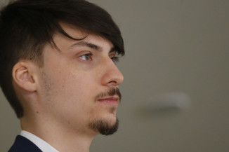 Polícia cumpre mandado de busca e apreensão contra Jair Renan