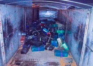 Homem é preso com quase 6 toneladas de maconha em carga de milho