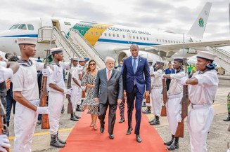 Lula chega a São Tomé e Príncipe para encontro de países de língua portuguesa