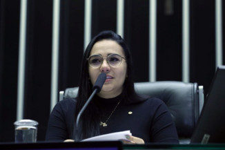 Projeto isenta da taxa de inscrição em concursos candidatos que adotaram animais