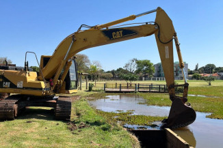 Força-tarefa faz manutenção na quadra, na iluminação e limpa lago de parque