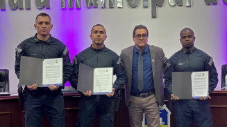 Vereador Cemar Arnal entrega Moções por Ato de Heroísmo