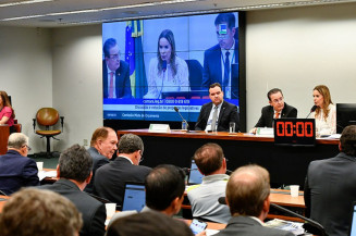 Projeto chega ao Congresso com quase R$ 40 bilhões para emendas