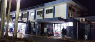 Homem morre após ser esmagado por peça de caminhão em oficina