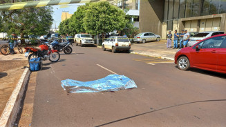 Homem morre atropelado por motociclista no centro