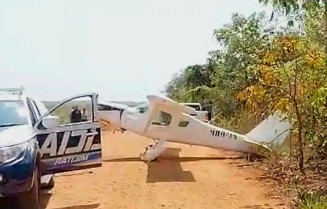 Avião de pequeno porte cai e ocupantes tem ferimentos leves