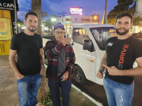 Catador de papelão ganha caminhonete e mais de R$ 16 mil