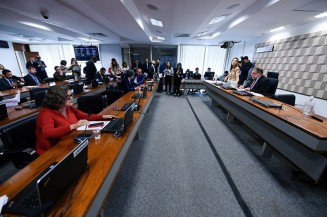 Equiparação de residências em áreas de saúde à especialização volta à pauta da CE