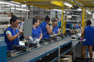 Indústria apresenta queda do faturamento e das horas trabalhadas na produção