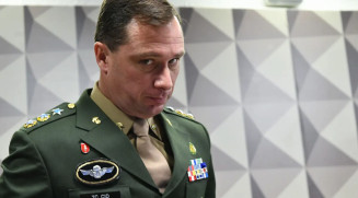 Cid revela que Bolsonaro consultou militares sobre possível golpe