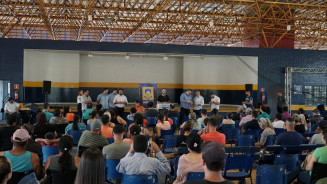 Prefeitura entrega títulos de propriedade para mais de 70 moradores de diversos bairros