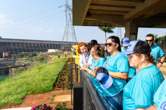 Assistidos do Pequeno Cotolengo visitam a Itaipu Binacional