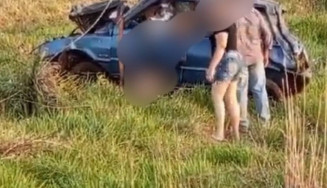 Homem tenta fuga de barreira policial, bate carro e morre