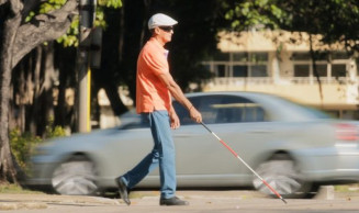 Comissão aprova projeto que define regras para identificar grau de cegueira pela cor da bengala