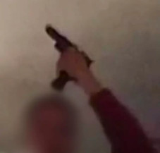 Jovem é preso após fazer 'live' exibindo arma; com ele ainda foi encontrado uma granada